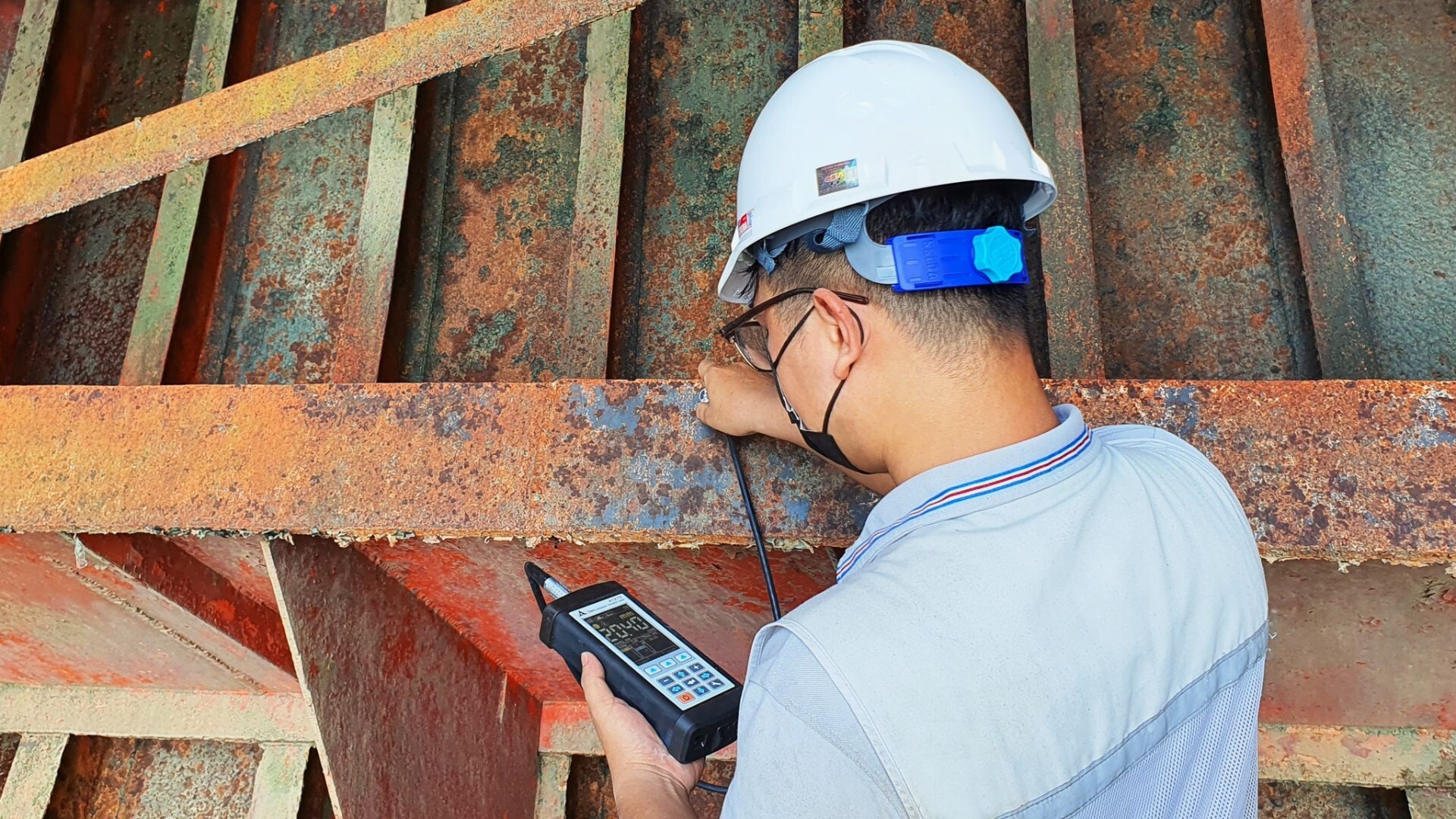 A1270 EMAT - thickness gauge for couplant-free operation